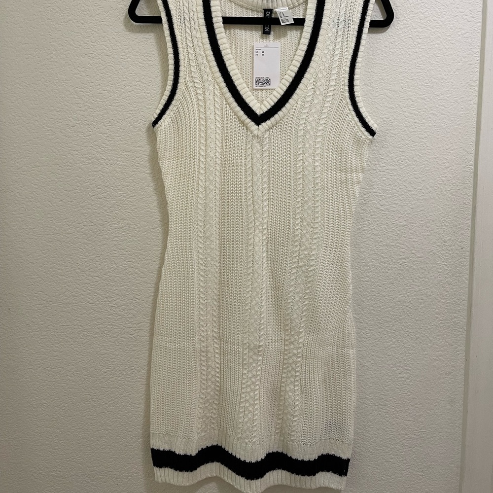 H&M Sweater Vest Dress — Size: Medium